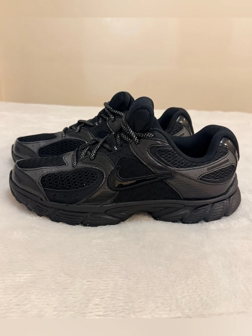 Nike V5 RNR Black Sneakers Size Big Kid 7 - #IQ9954-001